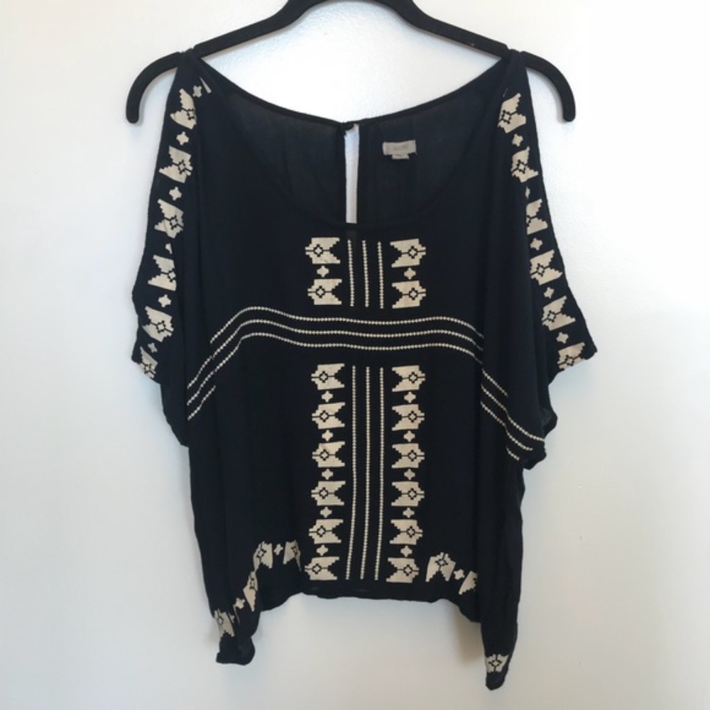 UO | Ecote Black Cold-Shoulder Geometric Top